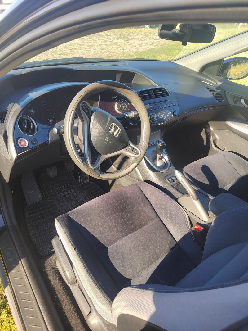 Honda Civic 1.8, снимка 4 - Автомобили и джипове - 46241039