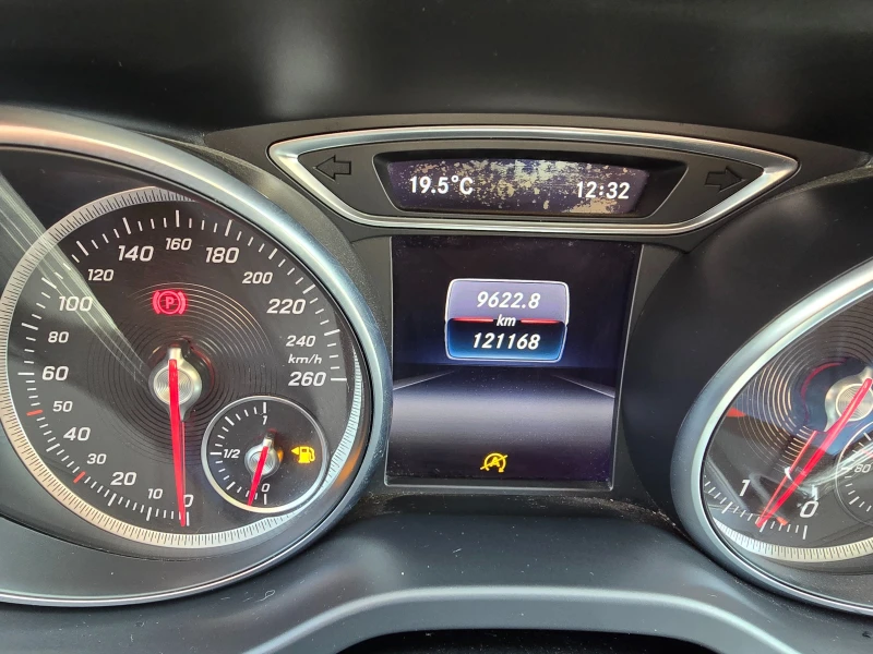 Mercedes-Benz CLA 180 1.6 Бензин* 122кс* Евро 6, снимка 16 - Автомобили и джипове - 49694152