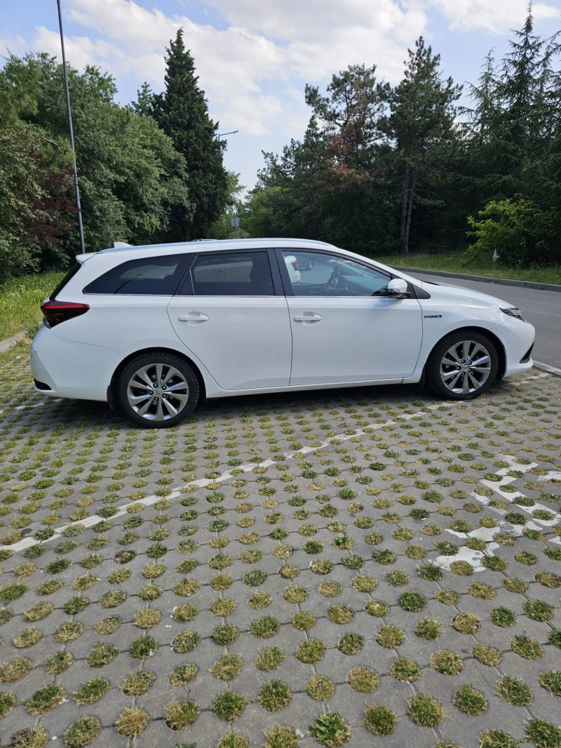 Toyota Auris HSD HIGH Plus (Chic Xtra), снимка 4 - Автомобили и джипове - 51843779