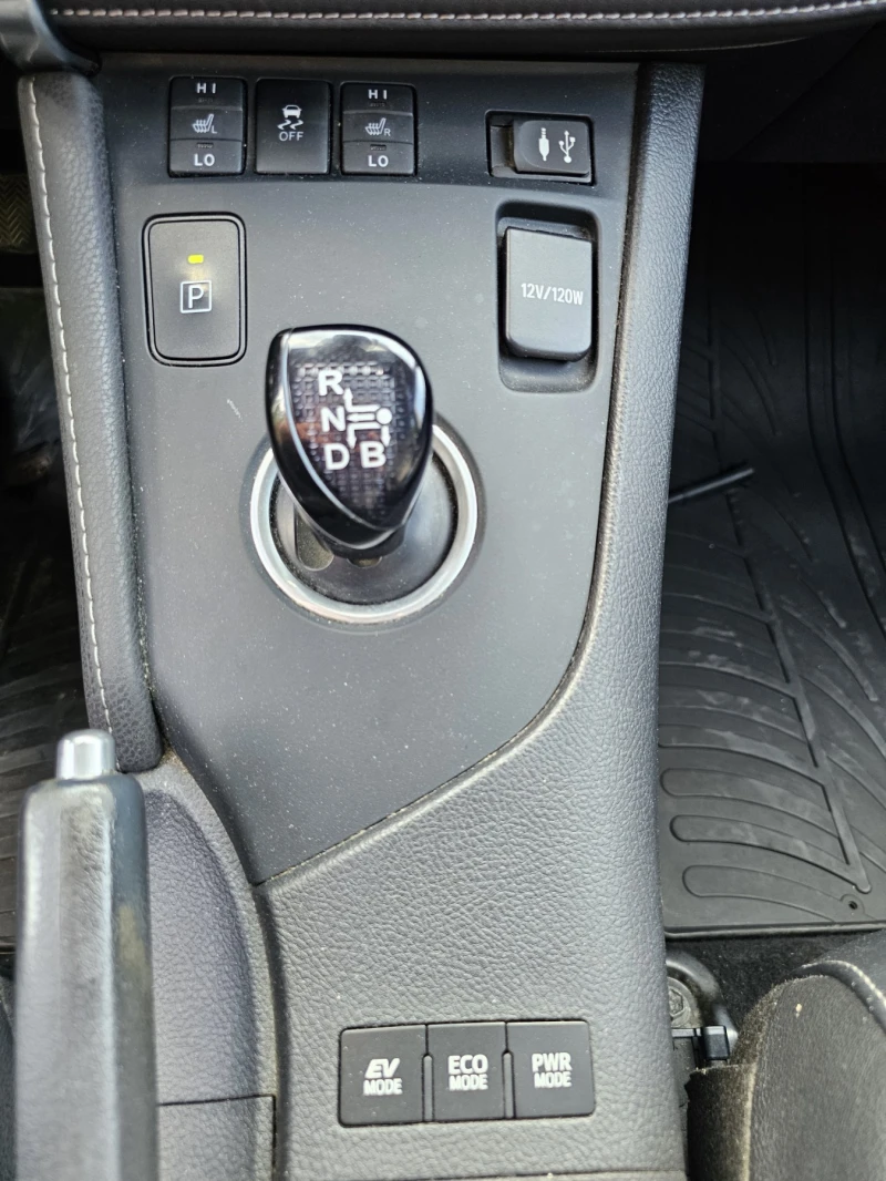 Toyota Auris HSD HIGH Plus (Chic Xtra), снимка 8 - Автомобили и джипове - 51843779