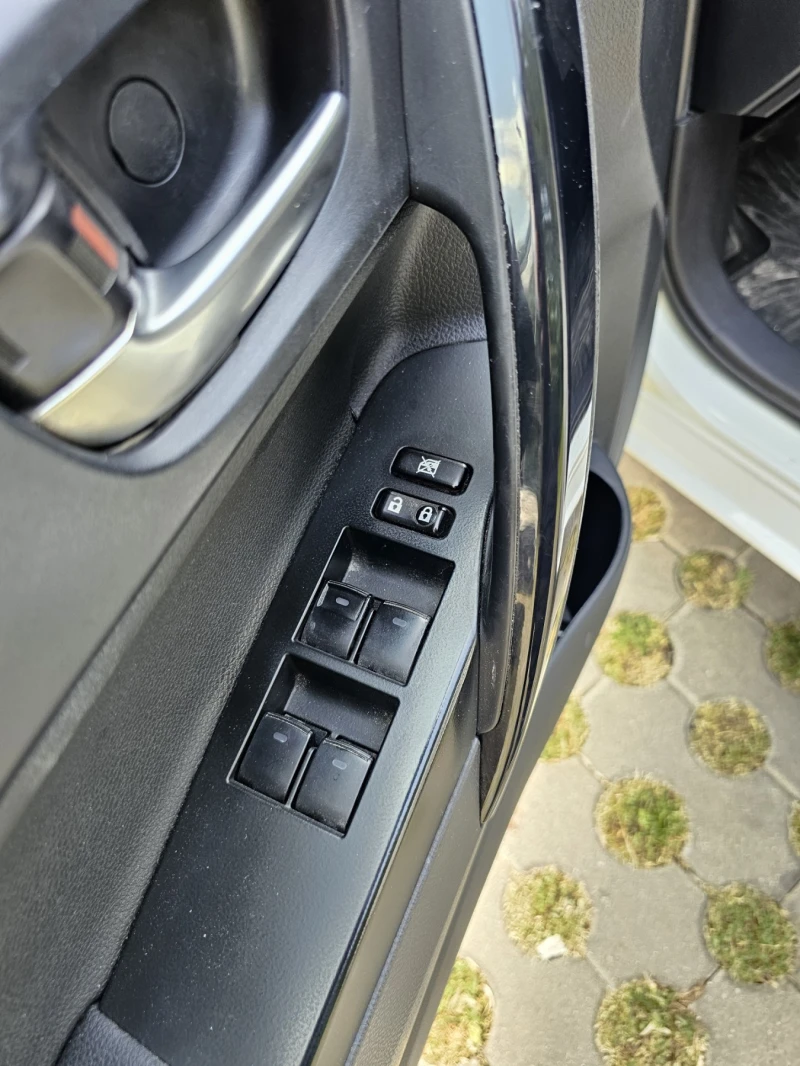 Toyota Auris HSD HIGH Plus (Chic Xtra), снимка 9 - Автомобили и джипове - 51843779