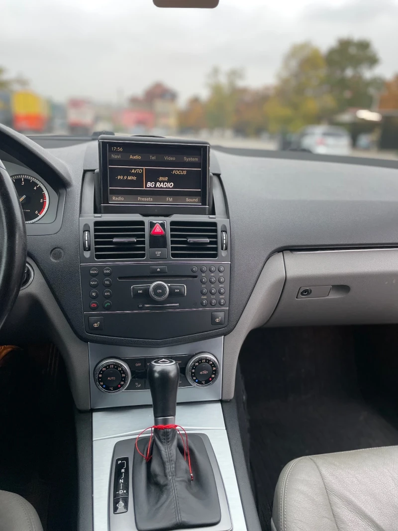 Mercedes-Benz C 320, снимка 11 - Автомобили и джипове - 52108347