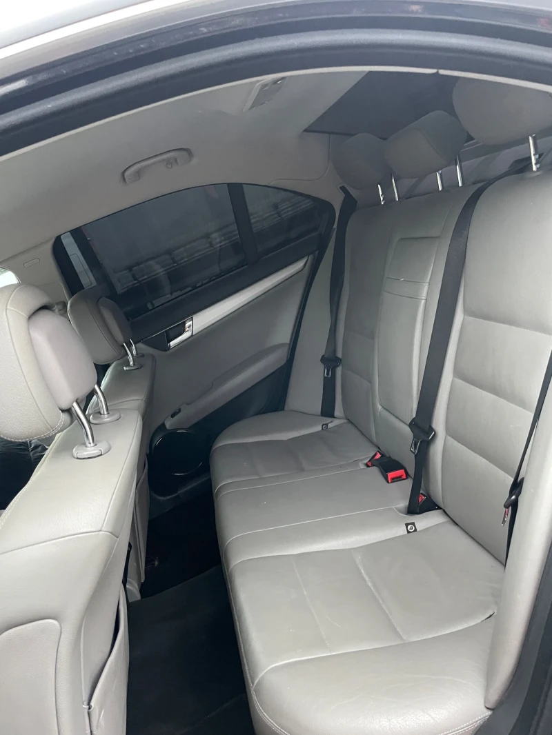 Mercedes-Benz C 320, снимка 13 - Автомобили и джипове - 52108347