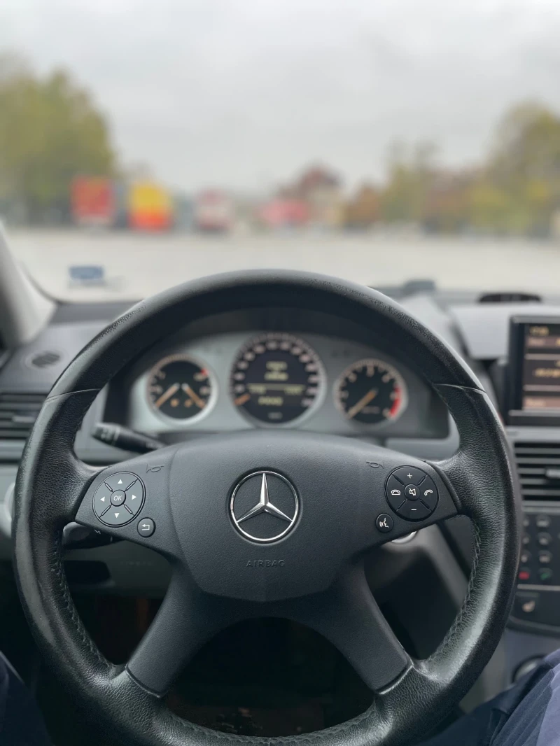 Mercedes-Benz C 320, снимка 9 - Автомобили и джипове - 52108347
