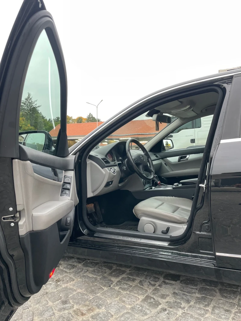 Mercedes-Benz C 320, снимка 7 - Автомобили и джипове - 52108347