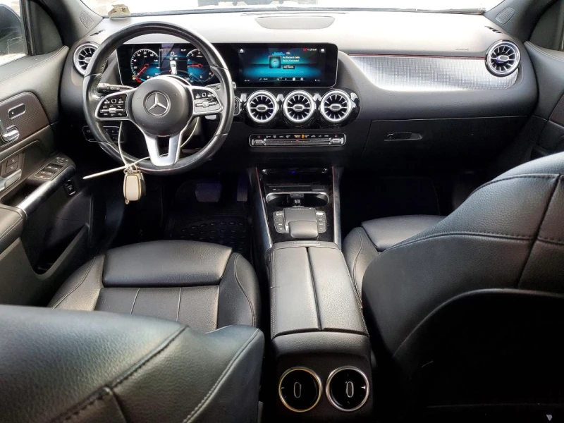 Mercedes-Benz CLA 250, снимка 8 - Автомобили и джипове - 53459949