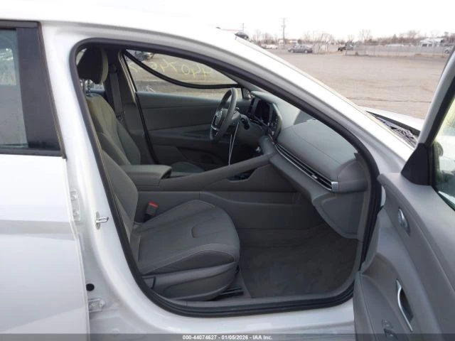 Hyundai Elantra HYBRID BLUE - изображение 5