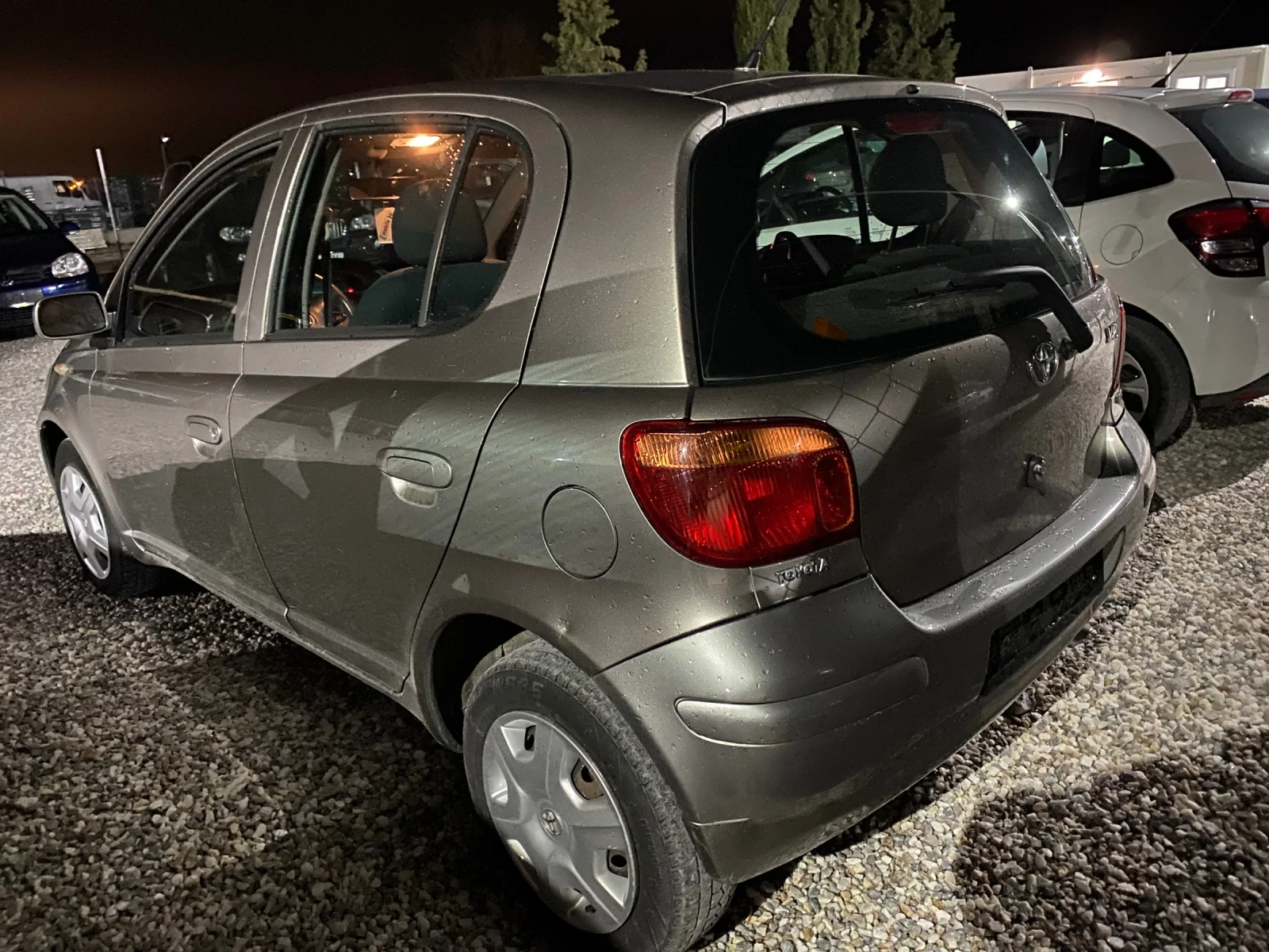 Toyota Yaris 1.0i 65k.c - изображение 2