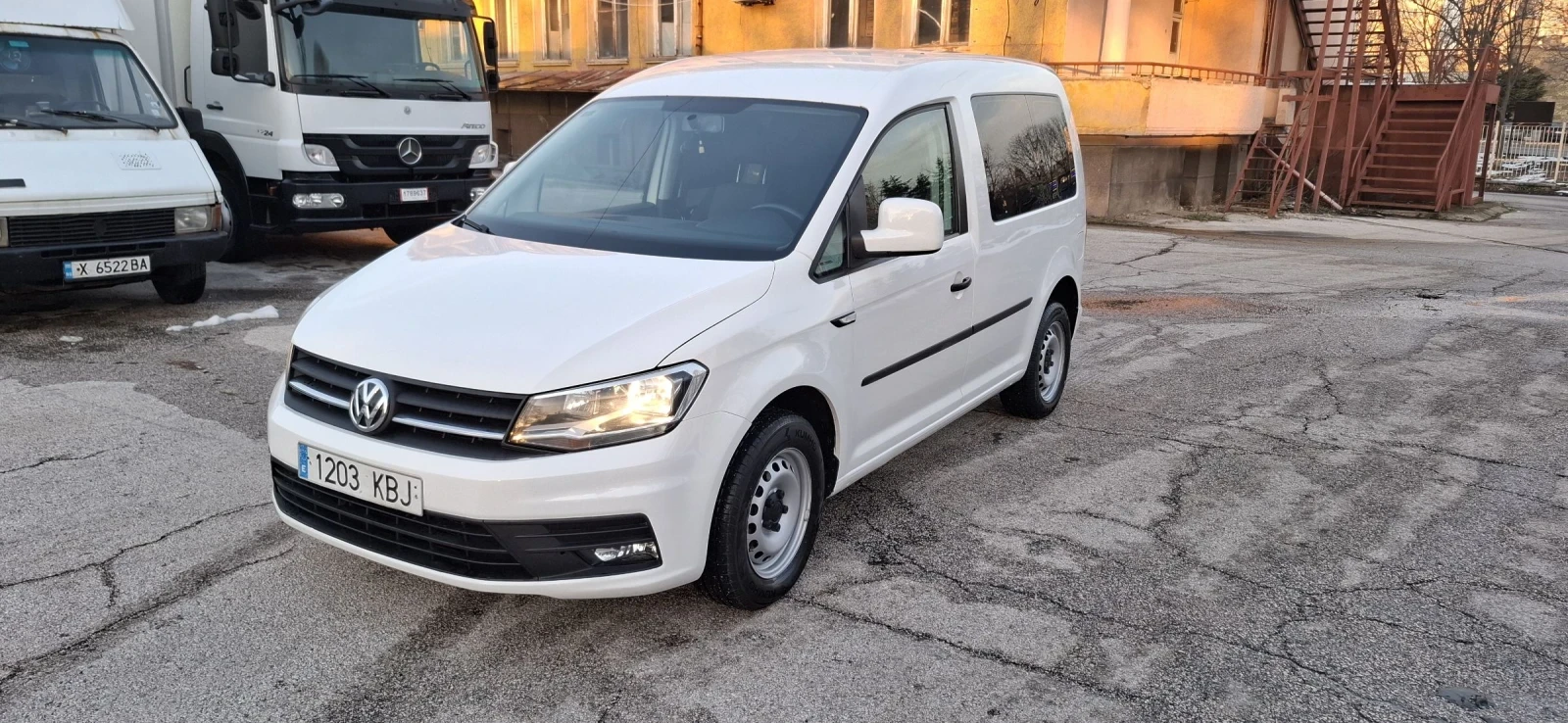 VW Caddy 1.6TDI  4+ 1МЕСТА | Mobile.bg — изображение 1