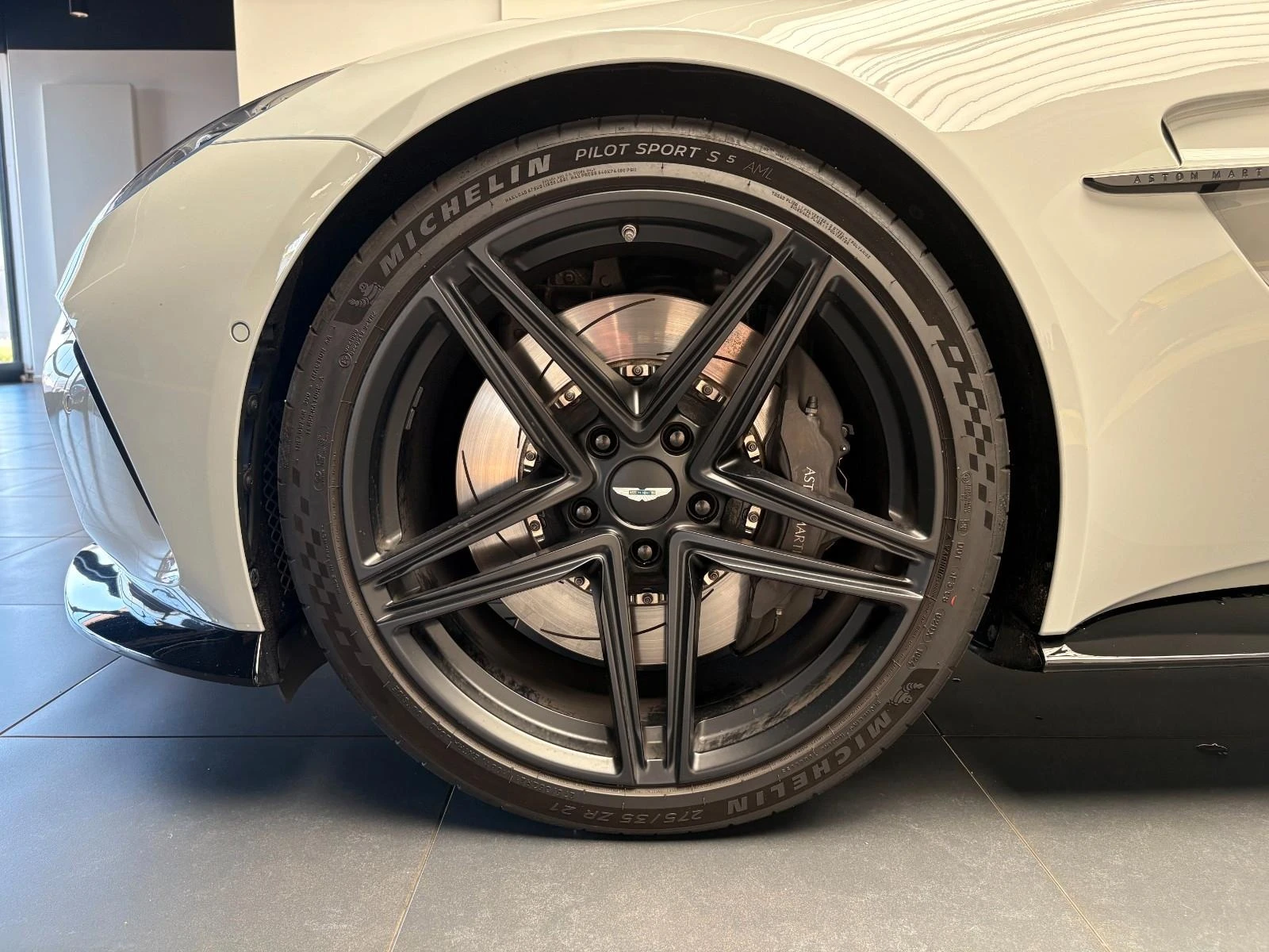 Aston Martin V8 Vantage FACELIFT APEX-GREY B&W 360 CAMERA  - изображение 5