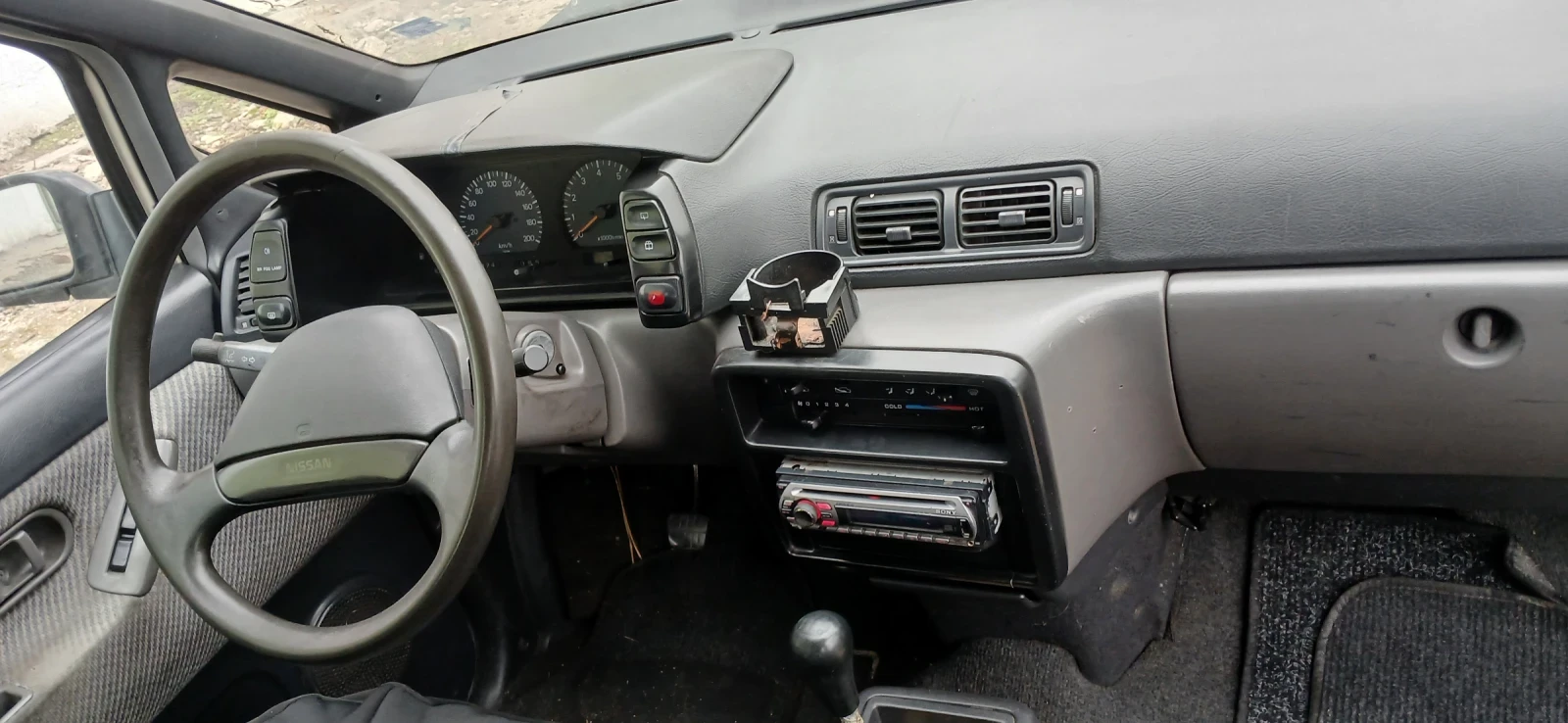 Nissan Prairie 2.0i gas - изображение 5