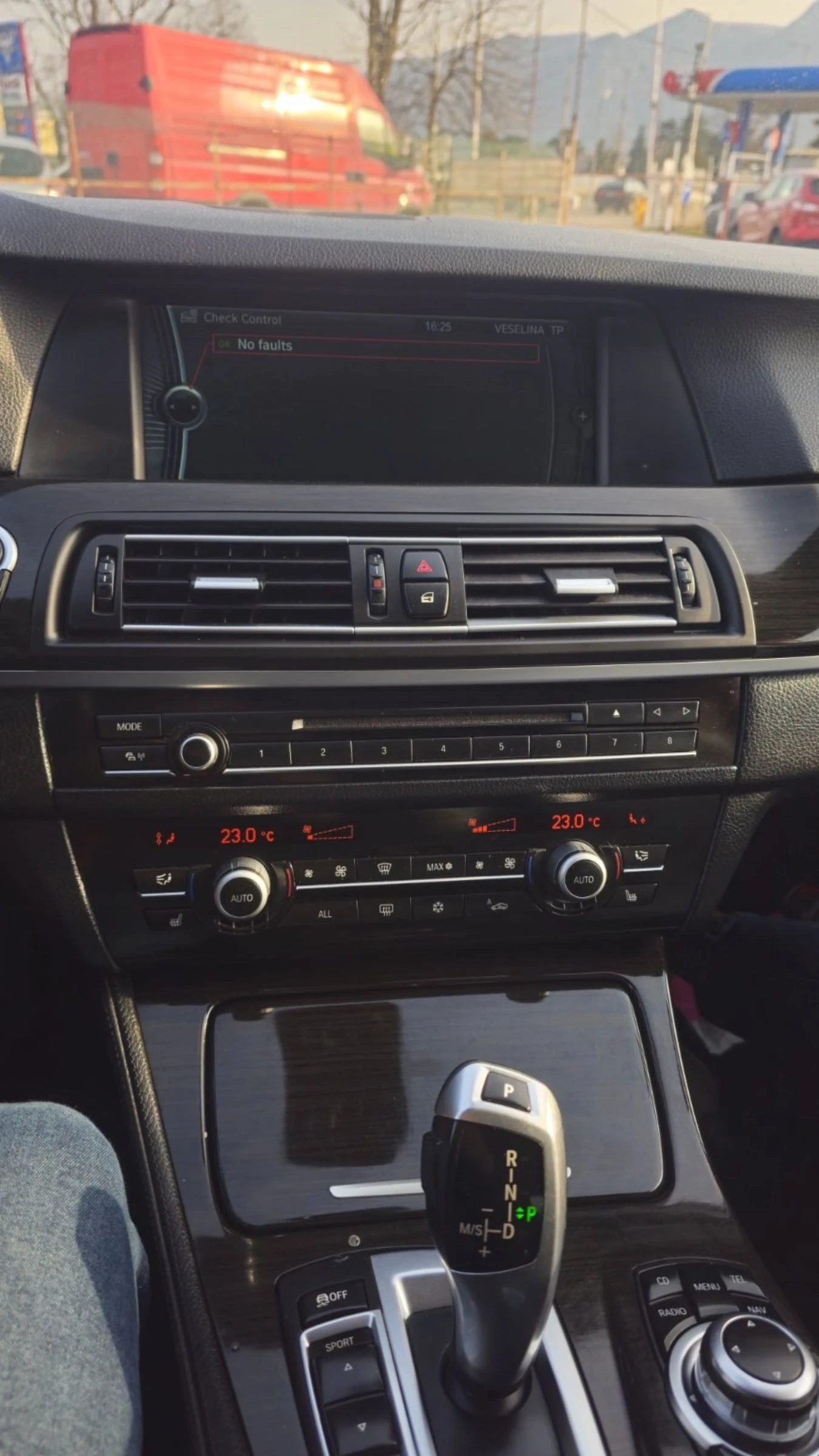 BMW 530 530xd 258кс * СМЕНЕНИ ВЕРИГИ* distronic* soft clos - изображение 9