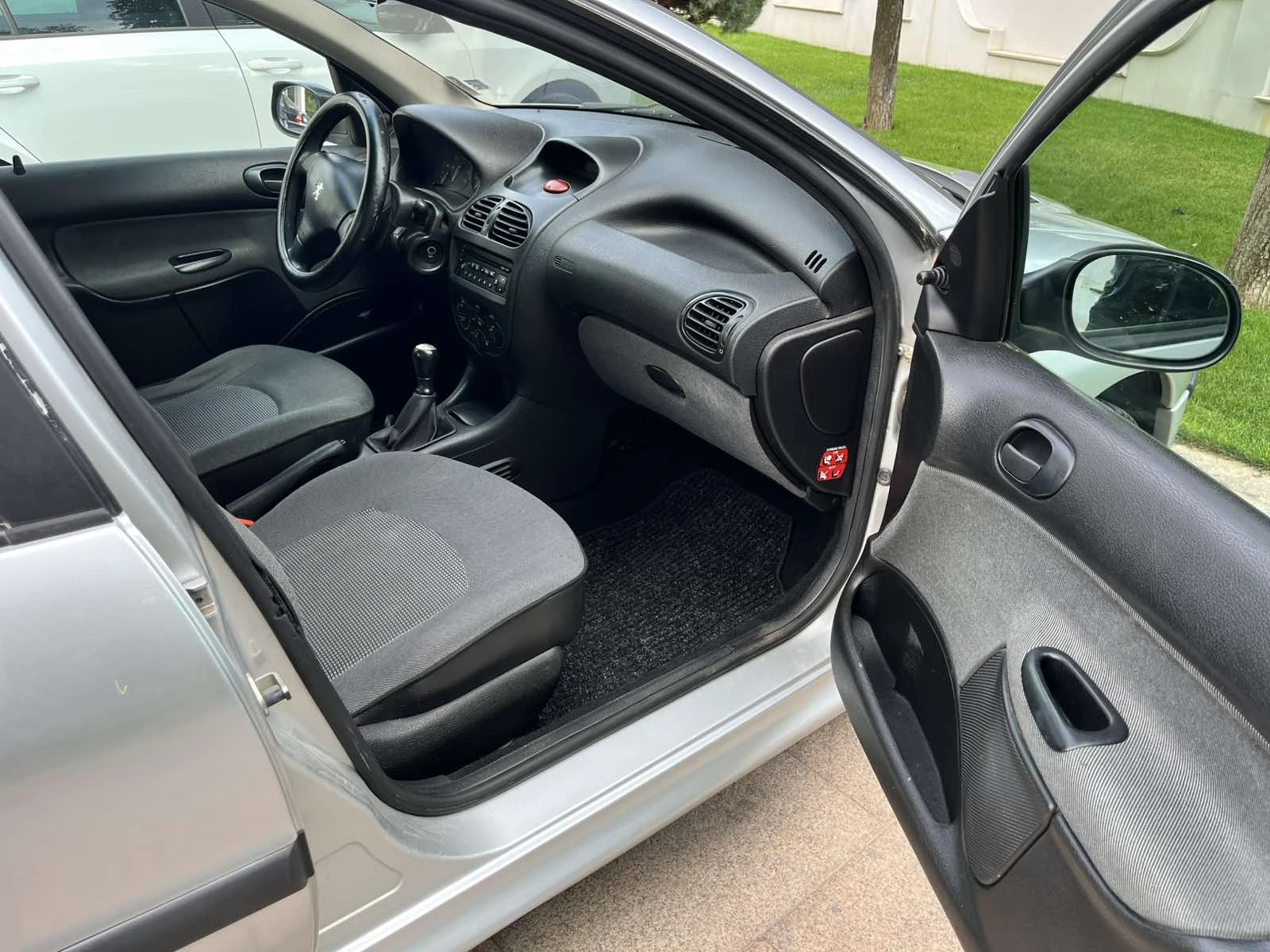 Peugeot 206, снимка 9 - Автомобили и джипове - 53987716