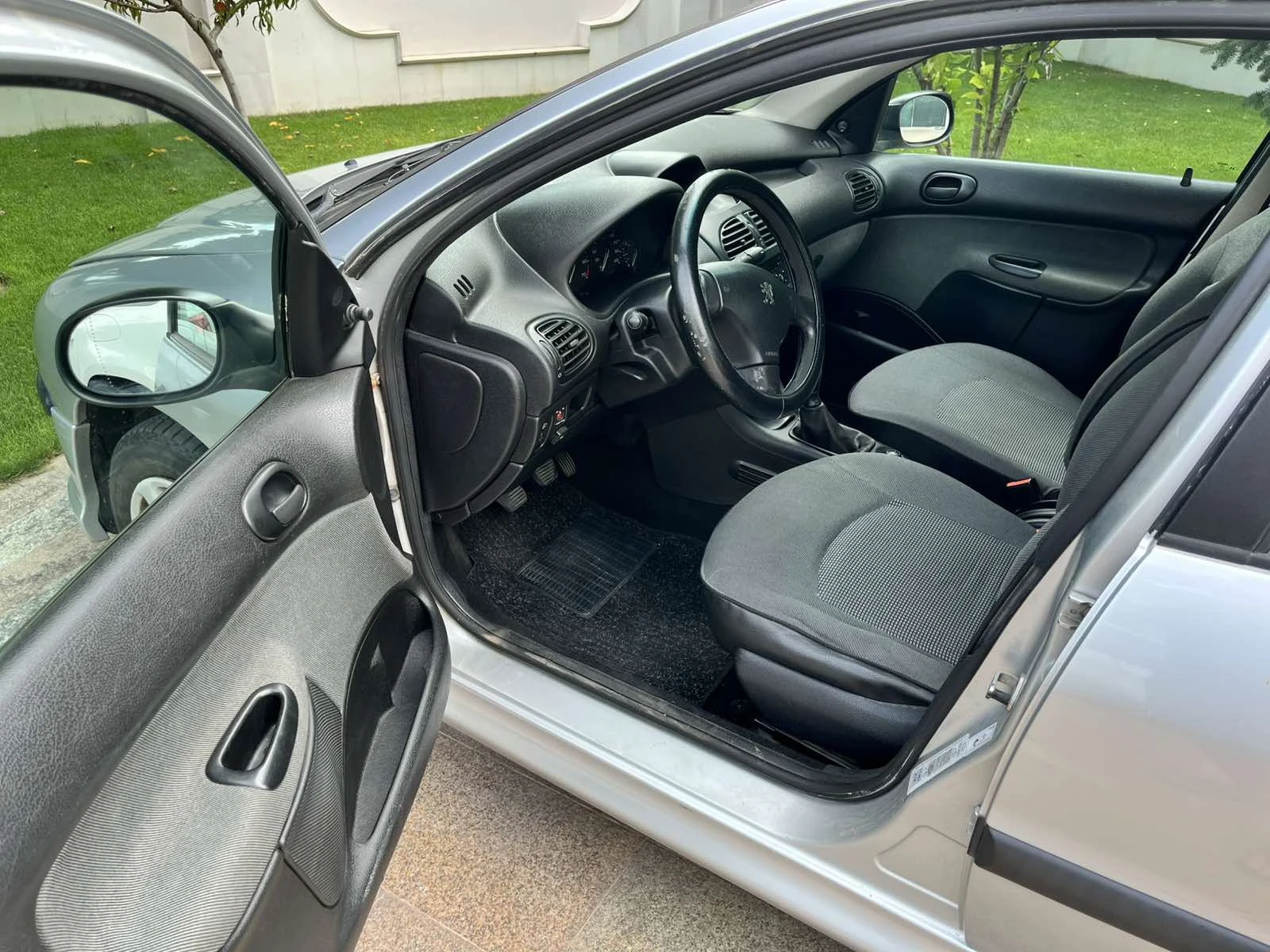 Peugeot 206, снимка 8 - Автомобили и джипове - 53987716