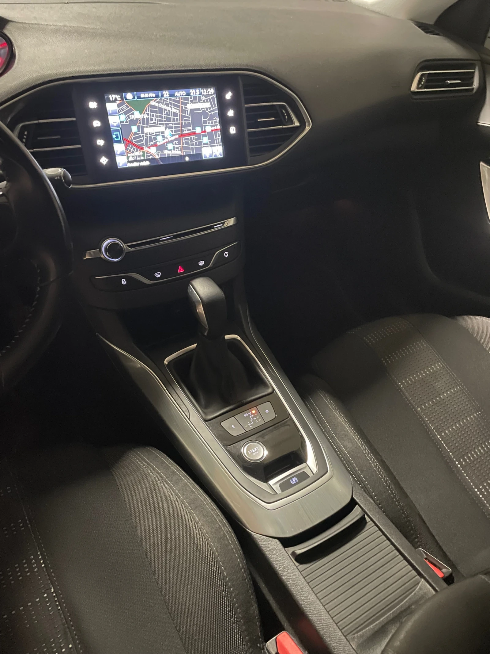 Peugeot 308 1.6HDi Automatic LED Park Navi S/S, снимка 11 - Автомобили и джипове - 54205158