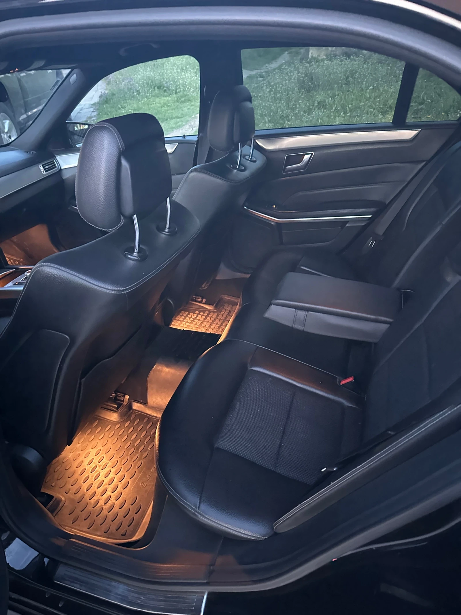 Mercedes-Benz E 220, снимка 4 - Автомобили и джипове - 54245743