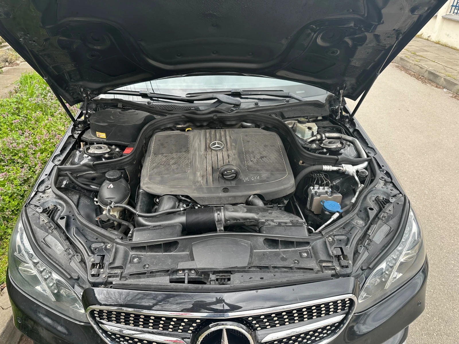 Mercedes-Benz E 220, снимка 2 - Автомобили и джипове - 54245743