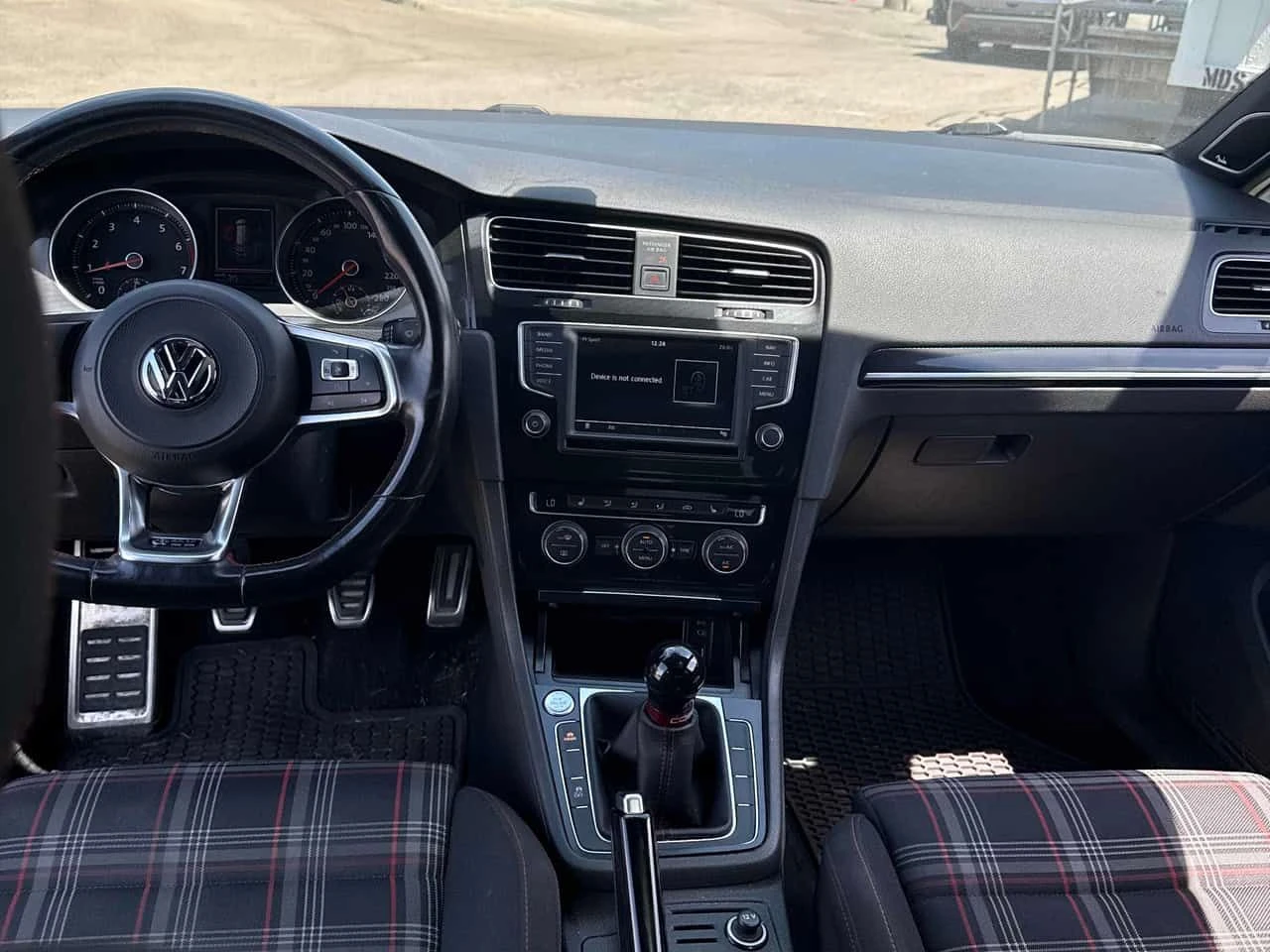 VW Golf GTI | РЪЧКА | ПАНОРАМА | CARFAX | , снимка 9 - Автомобили и джипове - 54755541