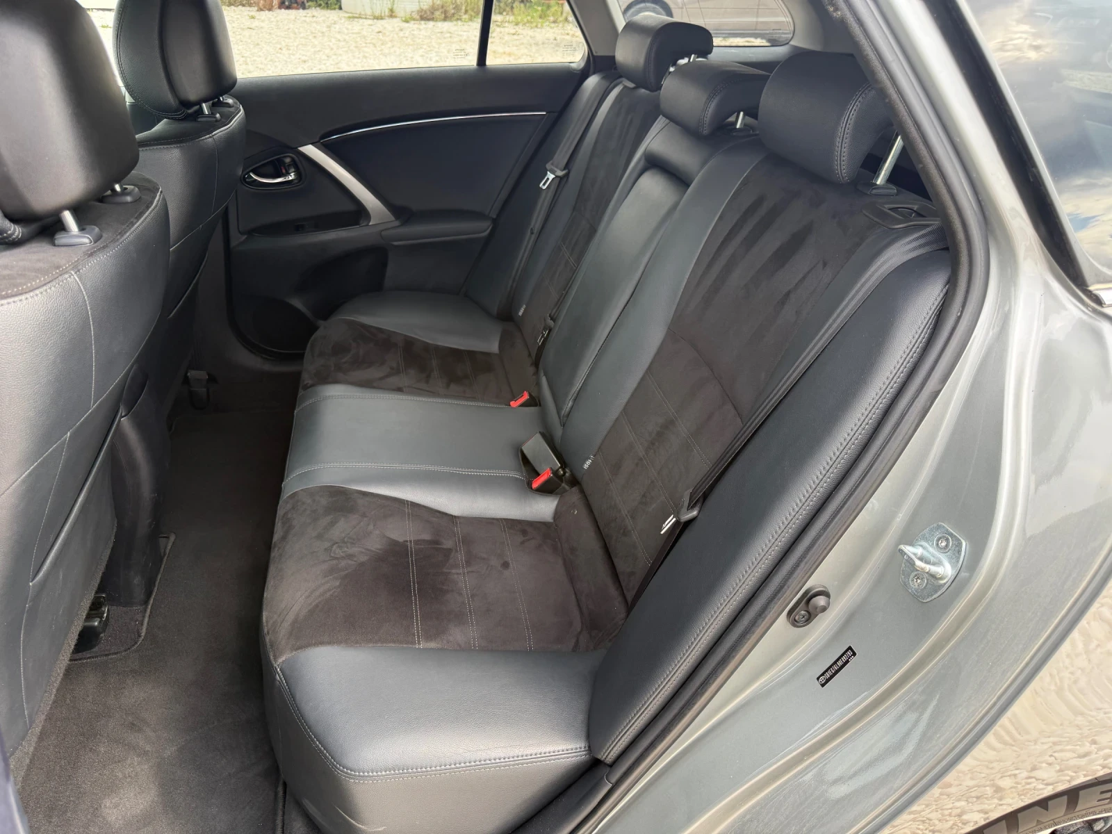 Toyota Avensis 1.8 VVT-i / FACELIFT / EXECUTIVE / NAVI / CAMERA | Mobile.bg � ����������� 12