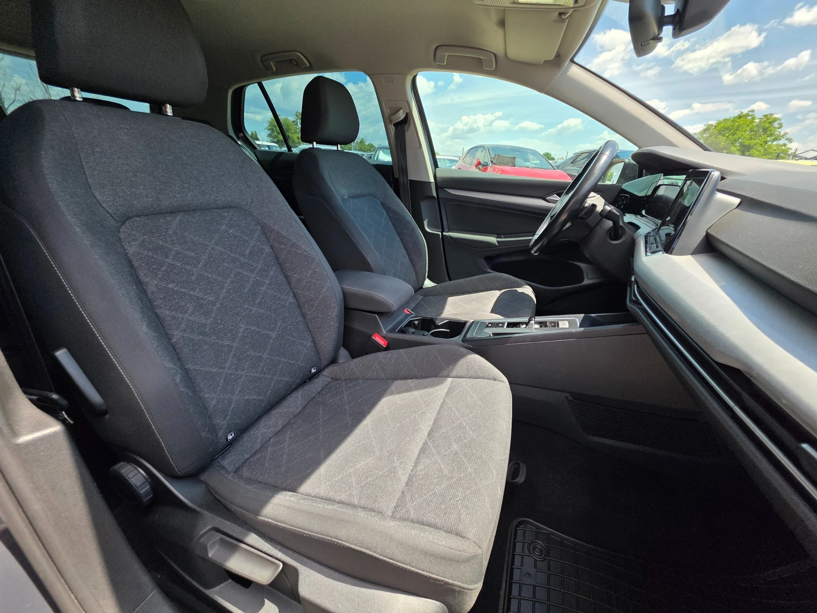VW Golf VIII-2.0 TDI-Automatic-115 hp-Life, снимка 17 - Автомобили и джипове - 55201184