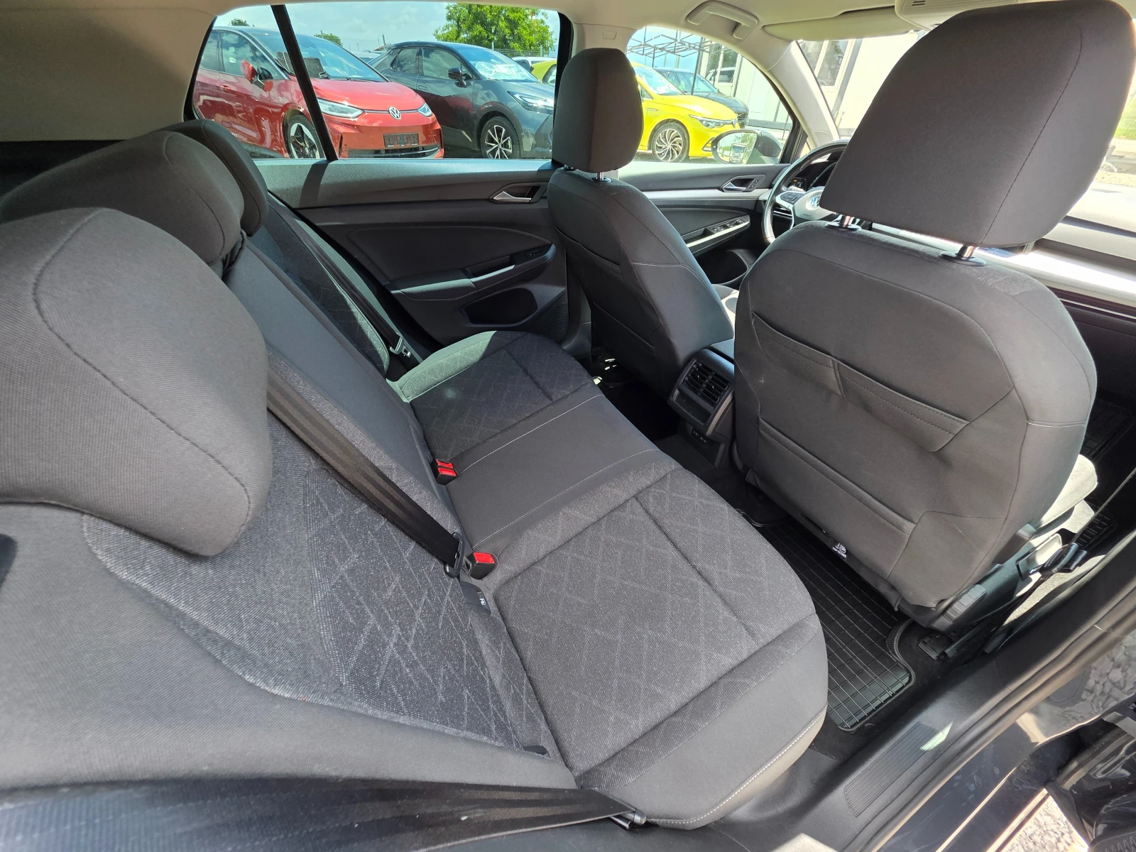 VW Golf VIII-2.0 TDI-Automatic-115 hp-Life, снимка 15 - Автомобили и джипове - 55201184