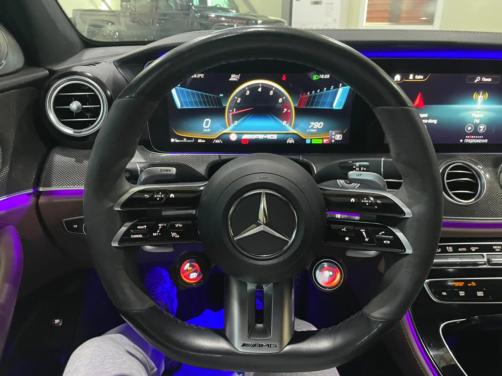 Mercedes-Benz E 53 AMG 4 Matic+ !, снимка 15 - Автомобили и джипове - 55293672