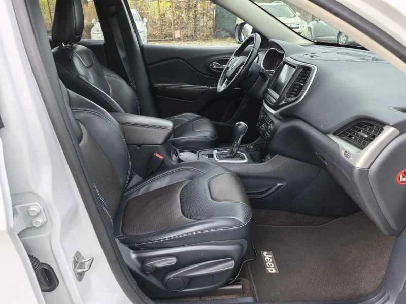 Jeep Cherokee 2.0(170)4x4 LIMITED Automatic(Сервизна история) , снимка 9 - Автомобили и джипове - 52131464