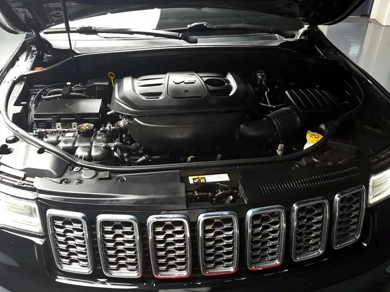 Jeep Grand cherokee ОЧАКВАН ВНОС  67000км. Видео OVERLAND , снимка 5 - Автомобили и джипове - 55160040
