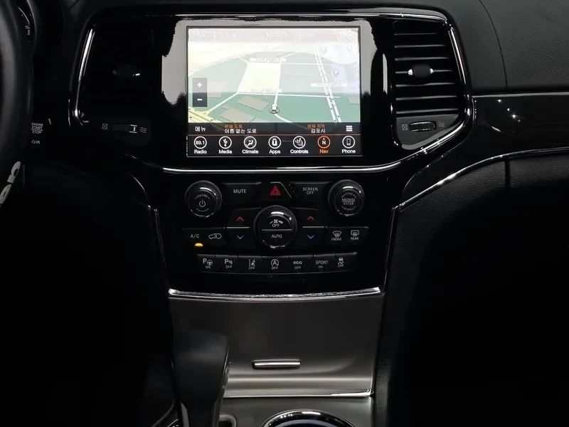 Jeep Grand cherokee ОЧАКВАН ВНОС  67000км. Видео OVERLAND , снимка 13 - Автомобили и джипове - 55160040