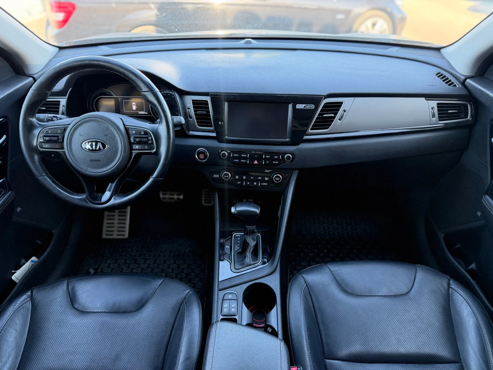 Kia Niro 1.6 HYBRID / FULL, снимка 9 - Автомобили и джипове - 56338352