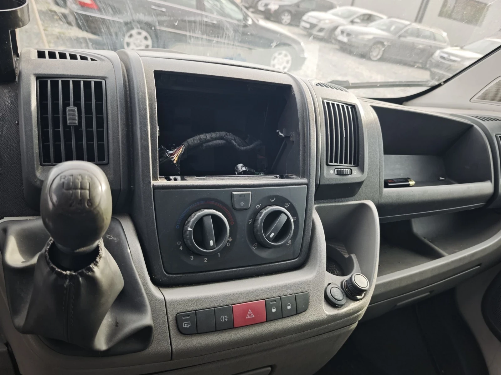 Peugeot Boxer 2.3 9МЕСТЕН , снимка 11 - Бусове и автобуси - 56227919