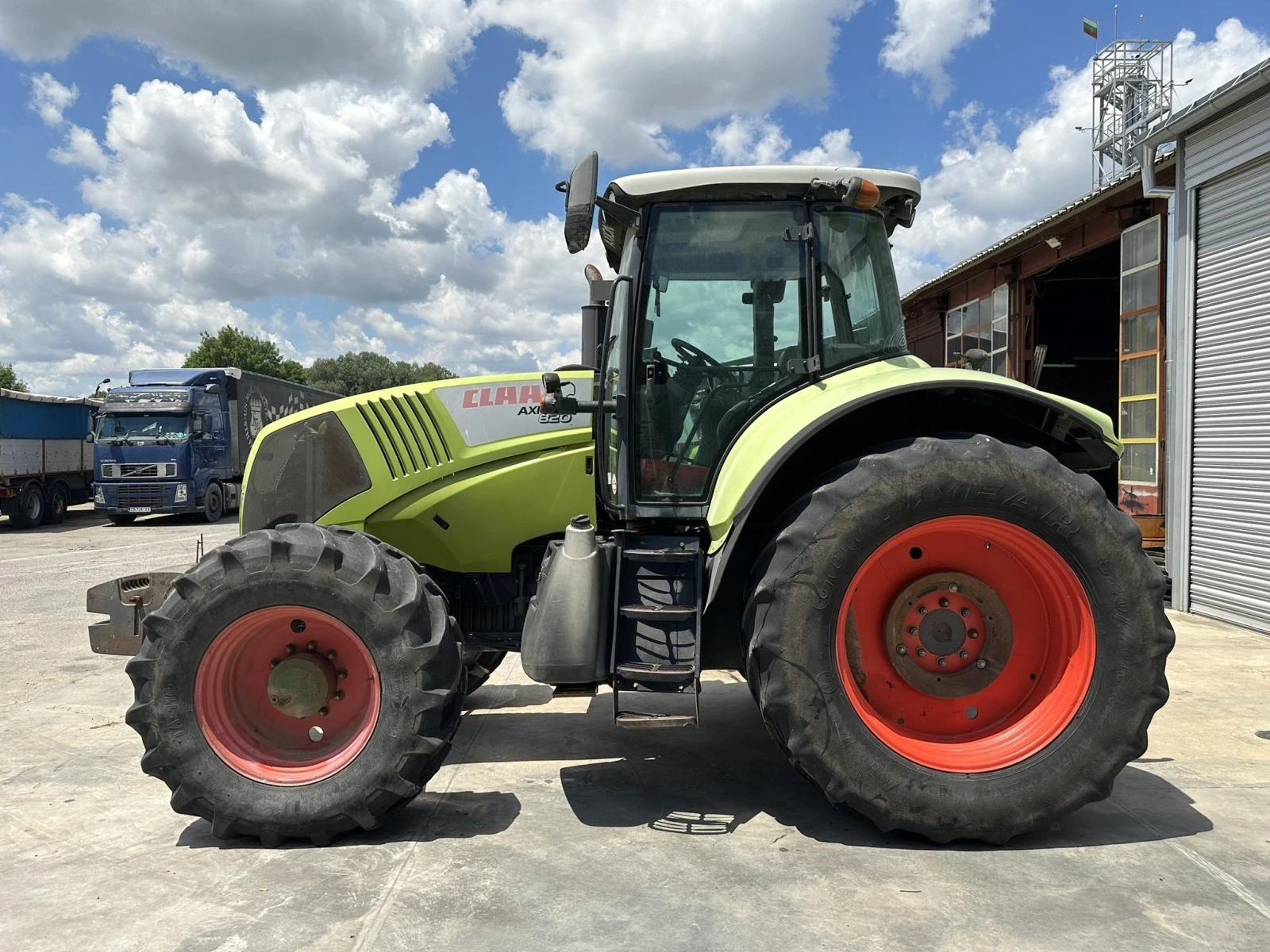 Трактор Claas AXION 820  - изображение 4