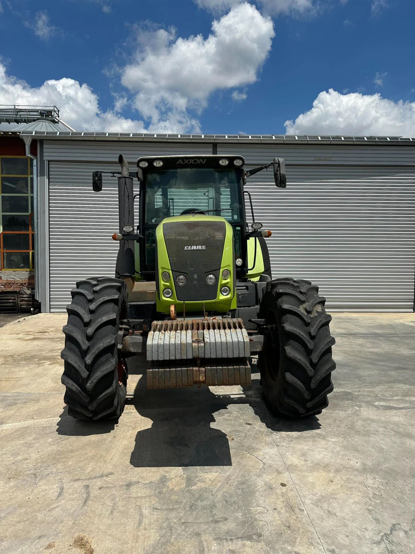 Трактор Claas AXION 820  - изображение 2