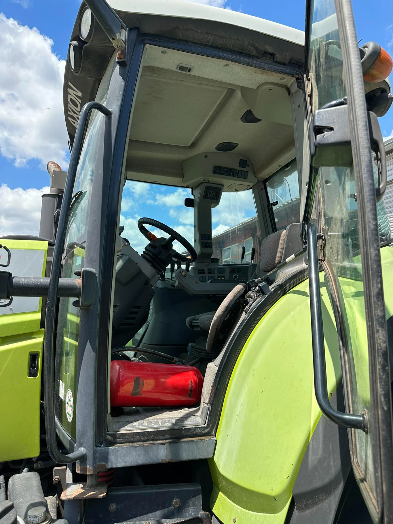 Трактор Claas AXION 820  - изображение 6