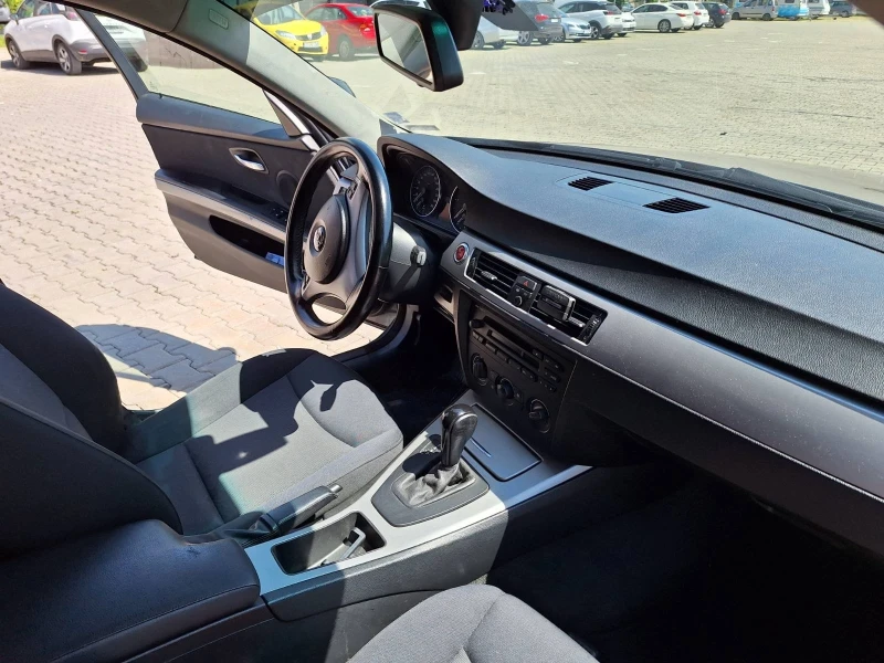 BMW 320, снимка 12 - Автомобили и джипове - 52360460