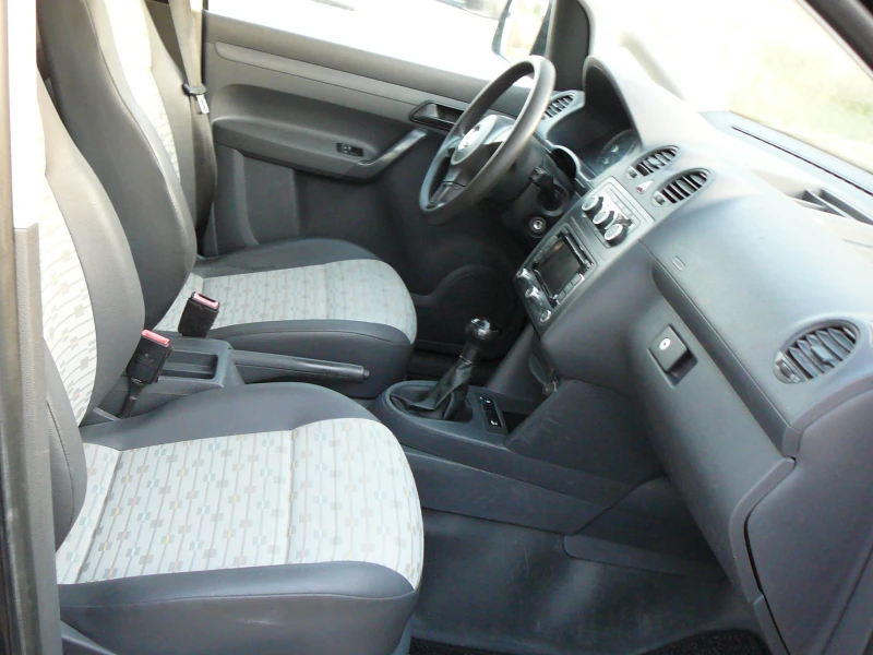 VW Caddy 1.6 tdi klima, снимка 6 - Автомобили и джипове - 50779167