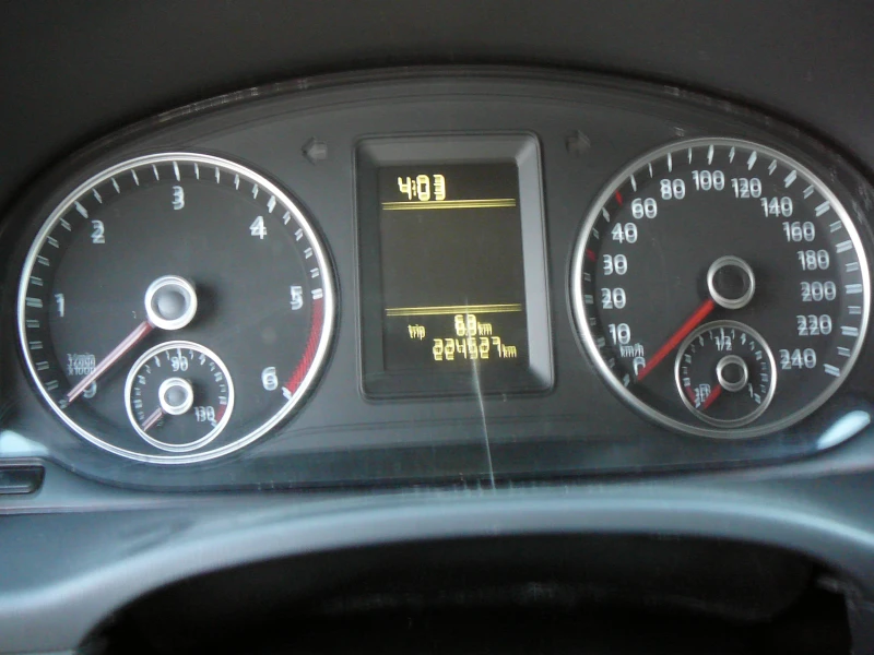 VW Caddy 1.6 tdi klima, снимка 9 - Автомобили и джипове - 50779167