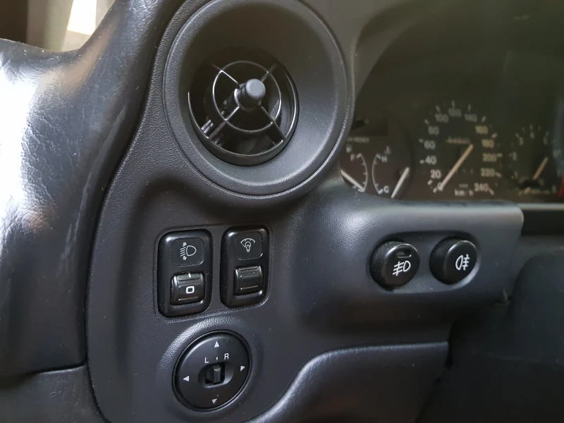 Mazda Mx-3, снимка 4 - Автомобили и джипове - 52934522