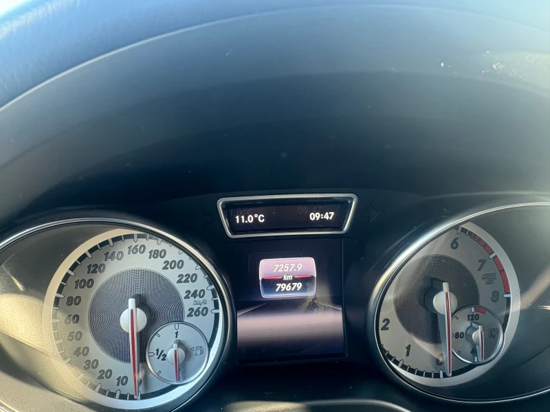 Mercedes-Benz CLA 180, снимка 12 - Автомобили и джипове - 52143344