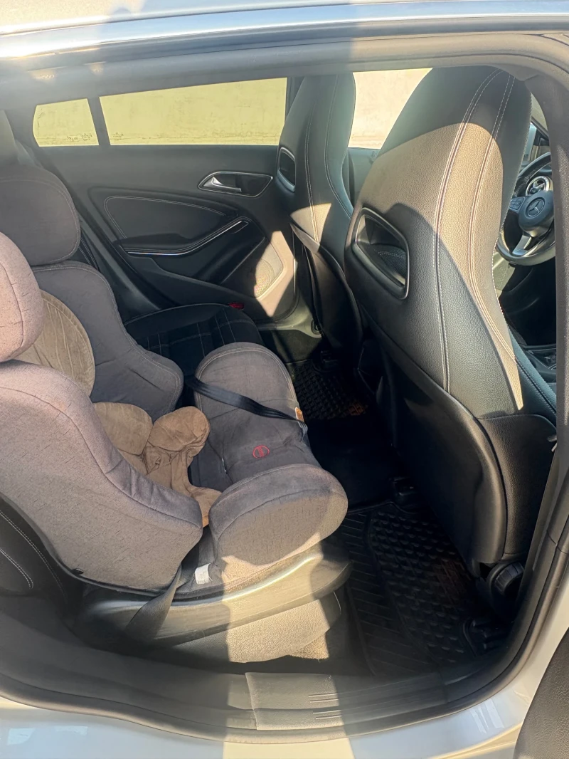 Mercedes-Benz CLA 180, снимка 11 - Автомобили и джипове - 52143344
