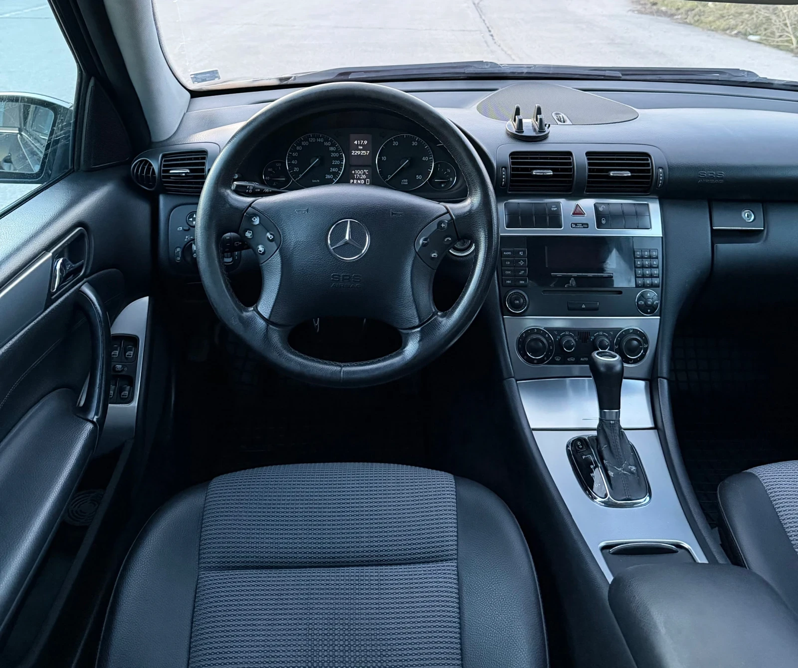 Mercedes-Benz C 220, снимка 9 - Автомобили и джипове - 53739672