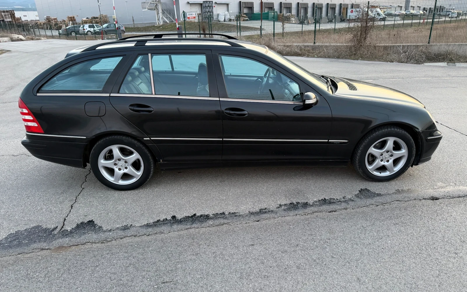 Mercedes-Benz C 220, снимка 8 - Автомобили и джипове - 53739672