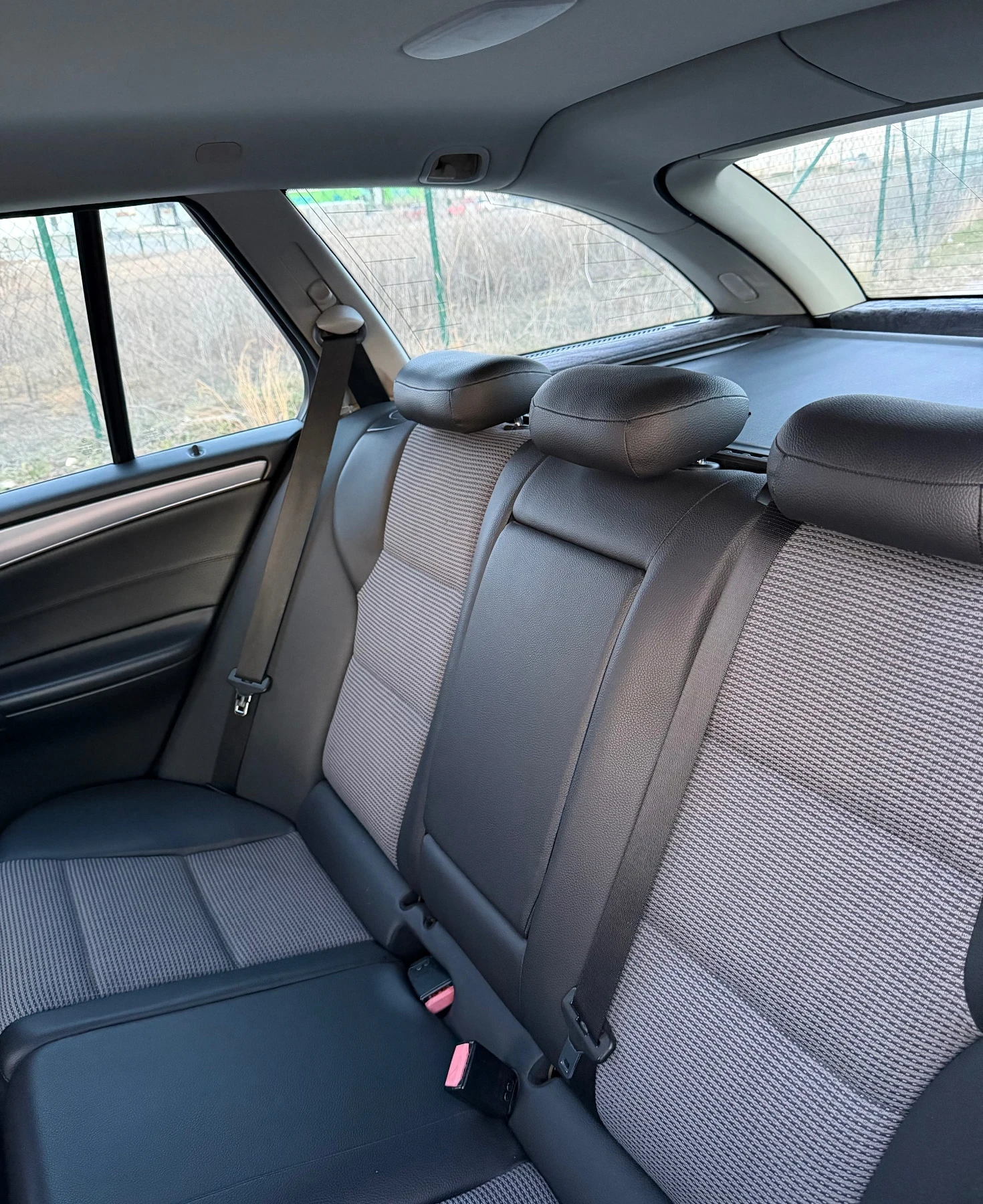 Mercedes-Benz C 220, снимка 13 - Автомобили и джипове - 53739672