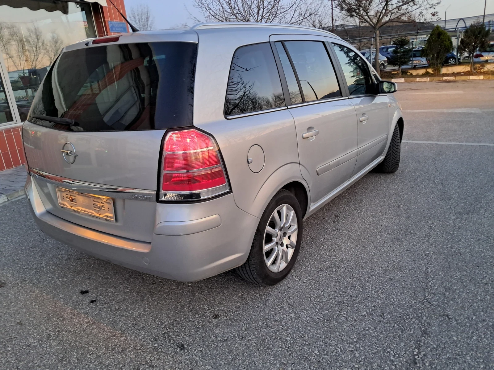 Opel Zafira 1.9 multijet 120ks cosmo, снимка 4 - Автомобили и джипове - 53787423
