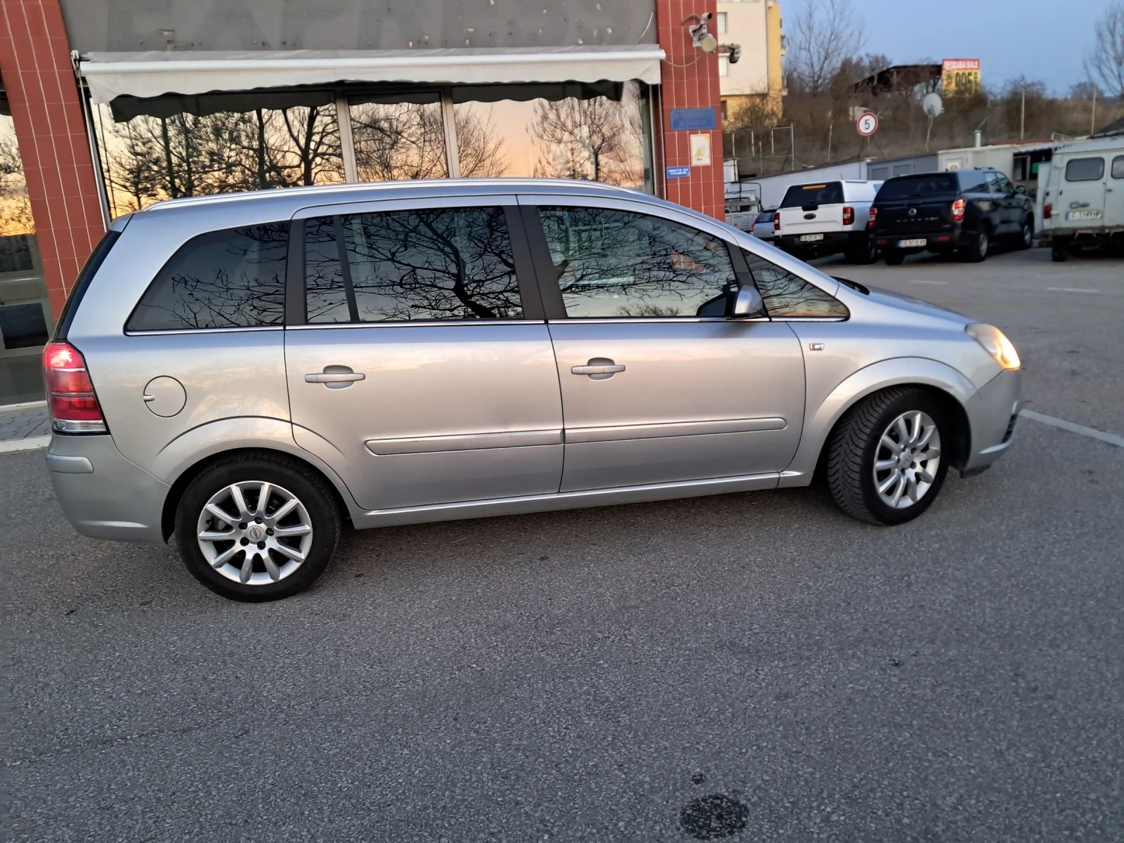 Opel Zafira 1.9 multijet 120ks cosmo, снимка 5 - Автомобили и джипове - 53787423
