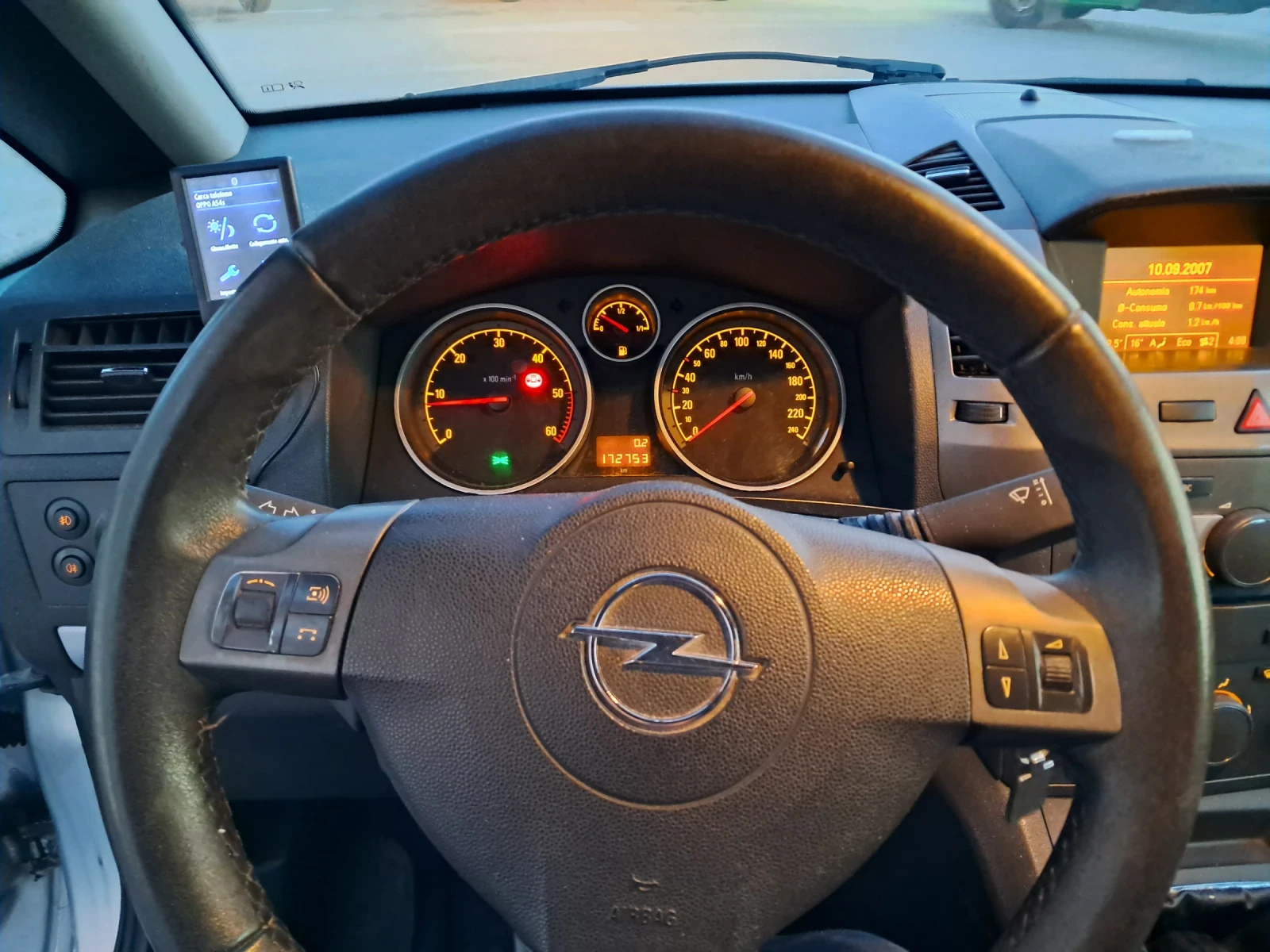 Opel Zafira 1.9 multijet 120ks cosmo, снимка 13 - Автомобили и джипове - 53787423