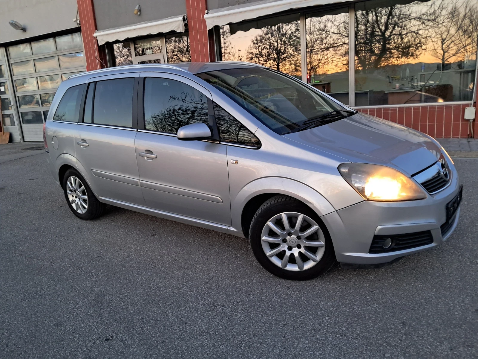 Opel Zafira 1.9 multijet 120ks cosmo, снимка 6 - Автомобили и джипове - 53787423