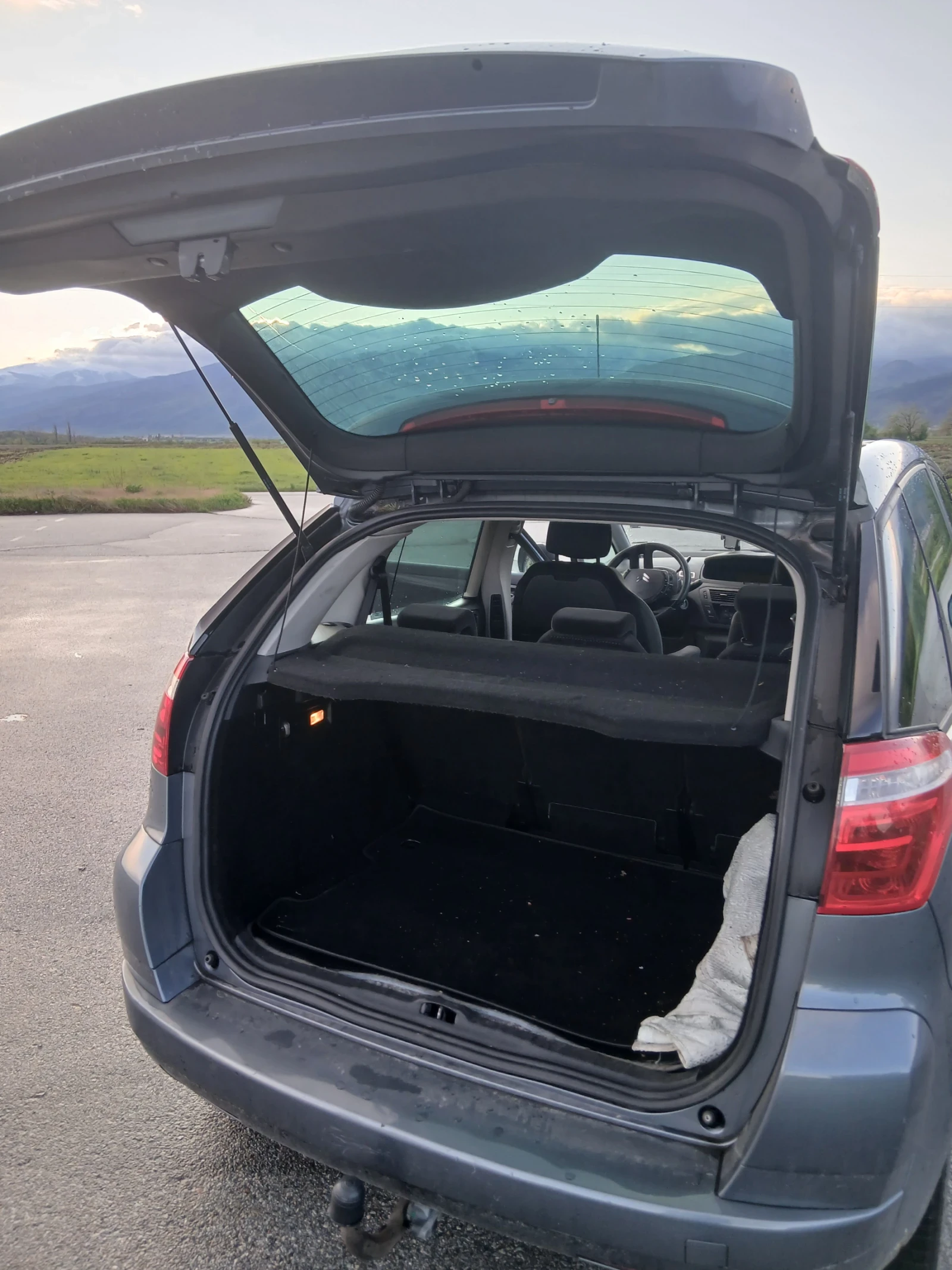 Citroen C4 Picasso, снимка 8 - Автомобили и джипове - 54394119