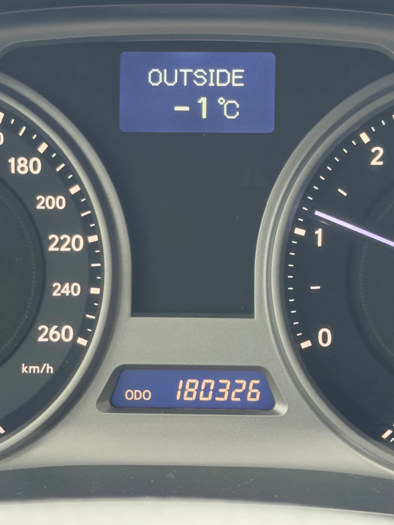 Lexus IS 220d, снимка 6 - Автомобили и джипове - 54573528