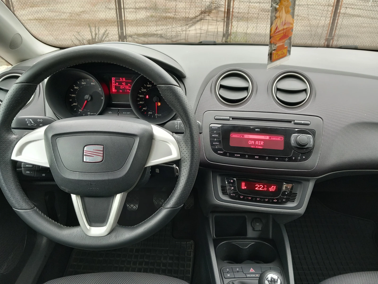Seat Ibiza 1.4i клима 86кс, снимка 17 - Автомобили и джипове - 55068396